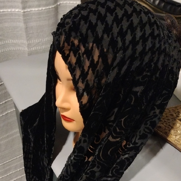 Elegant Silk Black Velvet Scarf - Picture 5 of 7